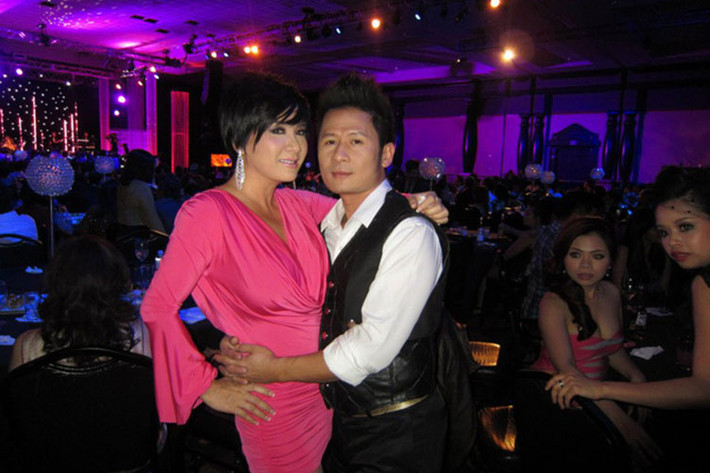 Bằng Kiều và Trizzie Phương Trinh từng trở thành hình mẫy lý tưởng cho các cặp vợ chồng trong showbiz Việt. Cả hai từng thường xuyên trao nhau những cử chỉ, hành động tình cảm nơi đông người. Ảnh: Gia đình và xã hội