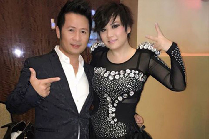 Năm 2012, để thể hiện tình cảm với Trizzie Phương Trinh, Bằng Kiều đã tặng nhẫn kim cương ngay trong liveshow của để kỷ niệm 10 năm kết hôn. Tuy nhiên, sau vài tháng, cả hai bất ngờ ly hôn. Hiện tại, Bằng Kiều và vợ cũ vẫn giữ mối quan hệt tốt đẹp. Ảnh: FBNV
