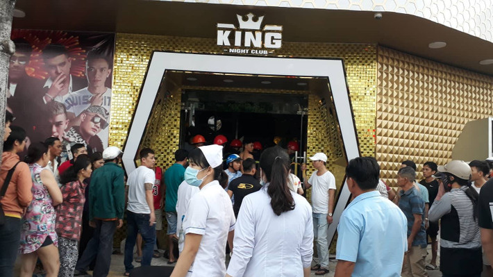 Đến 17h50, có khoảng 10 nạn nhân được đưa đến Bệnh viện Bà Rịa cấp cứu, trong đó có một số người bị gãy xương tay, chân...