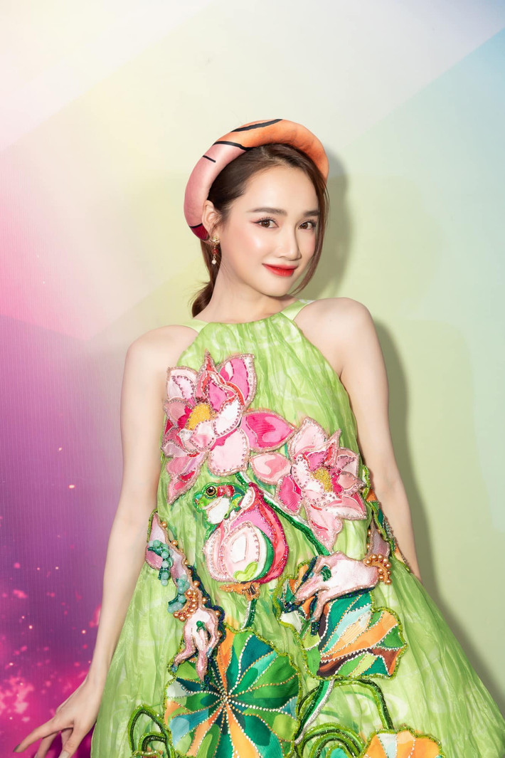 Nhã Phương cho biết, cô không buồn khi bị ai chê gầy bởi mục tiêu của cô là phải gầy. Bà xã của Trường Giang cũng cảm thấy bản thân tự tin hơn khi gầy. Ngoài ra, nữ diễn viên khẳng định, cô cảm thấy bản thân khỏe hơn nhiều so với thời con gái. Nhã Phương từng được giải nhất khi tham gia chạy bộ 21 km.