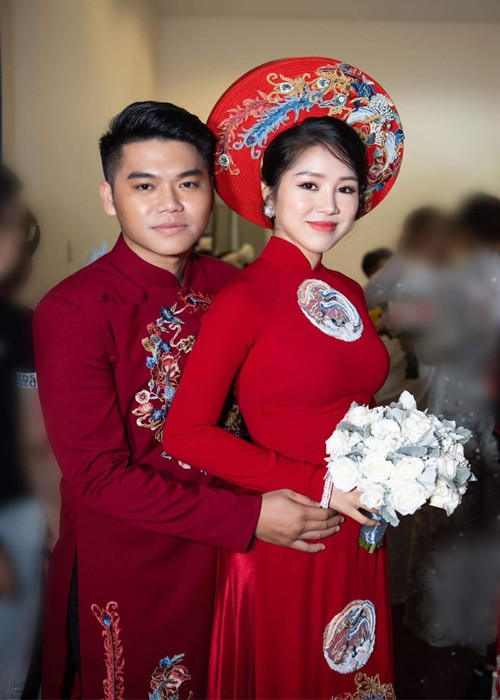 Sau khi ly hôn Quách Ngọc Ngoan, Lê Phương gặp và yêu Trung Kiên. Cặp đôi nên duyên từ một lần đi biểu diễn phục vụ các chiến sĩ ở đảo Trường Sa. Do Lê Phương hơn Trung Kiên đến 7 tuổi, có con riêng nên mẹ của Trung Kiên từng phản đối mối tình này.