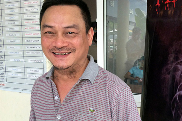 Nghệ sĩ Anh Tú chia sẻ, anh quen vợ qua một người bạn họa sĩ. Sau 6 tháng tìm hiểu, cả hai tiến tới hôn nhân. Lấy nhau được 3 năm, vợ chồng nam nghệ sĩ chào đón cậu con trai đầu lòng. Vì bận rộn nên cả hai quyết định chỉ sinh một con. Ảnh: Công an nhân dân