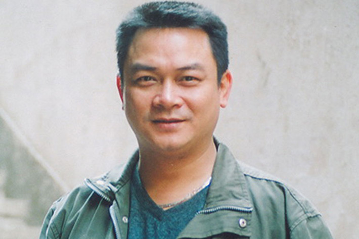 NSND Anh Tú sinh năm 1962. Anh thuộc lớp diễn viên khóa đầu tiên của Nhà hát Tuổi trẻ đào tạo từ năm 1978 cùng các nghệ sĩ: Lê Khanh, Lan Hương, Chí Trung, Ngọc Huyền, Minh Hằng, Đức Hải...Ảnh: Nhà hát Kịch Việt Nam