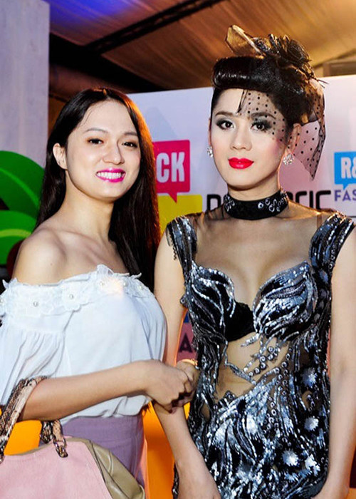 Lâm Khánh Chi còn khiến dư luận ngán ngẩm khi khẩu chiến với đồng nghiệp. Năm 2016, cô "tố" bị Hương Giang Idol "mắng chửi". Sau đó, bị Hương Giang Idol dọa kiện ra tòa, Lâm Khánh Chi tuyên bố cô cũng sẽ kiện lại nếu đàn em không giải thích và xin lỗi. Ảnh: Vietnamnet