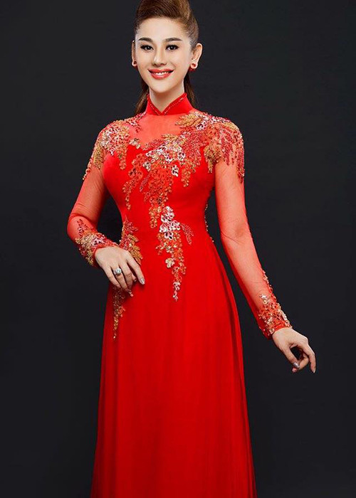 Mới đây, Lâm Khánh Chi khẩu chiến với Phương Thanh. Ồn ào bắt nguồn khi Lâm Khánh Chi tố Phương Thanh bỏ show của cô vì bị một số người xúi giục. Về phía Phương Thanh, cô tố ngược đàn em lừa hát sinh nhật thành tham gia liveshow. Ảnh: FBNV