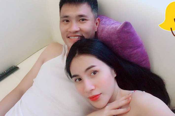 Thủy Tiên bày tỏ cô cảm thấy hạnh phúc khi ở bên Công Vinh. “Chỉ biết yêu thôi, chả biết gì”, nữ ca sĩ chia sẻ.