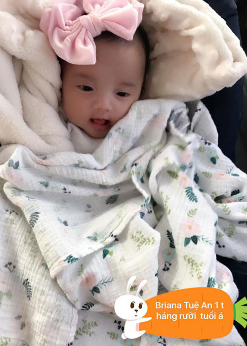 Con gái ca sĩ Vy Oanh xinh như thiên thần khi được hơn một tháng tuổi.