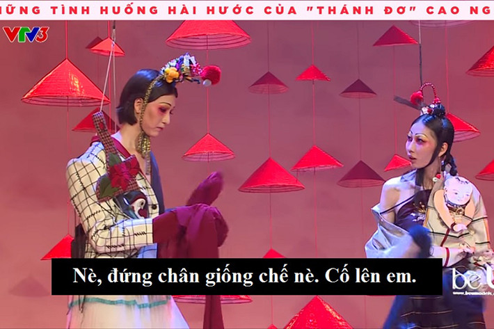 Sự ngây ngô và vô tư của Cao Ngân cũng thể hiện rõ ở phần thi chụp hình theo cặp trên đôi cà kheo ở tập 2 khi cô đã rất nhiệt tình chỉ dẫn Hồng Xuân để cả hai có bức ảnh đẹp: “Nè, đứng chân giống chế nè. Cố lên em”.