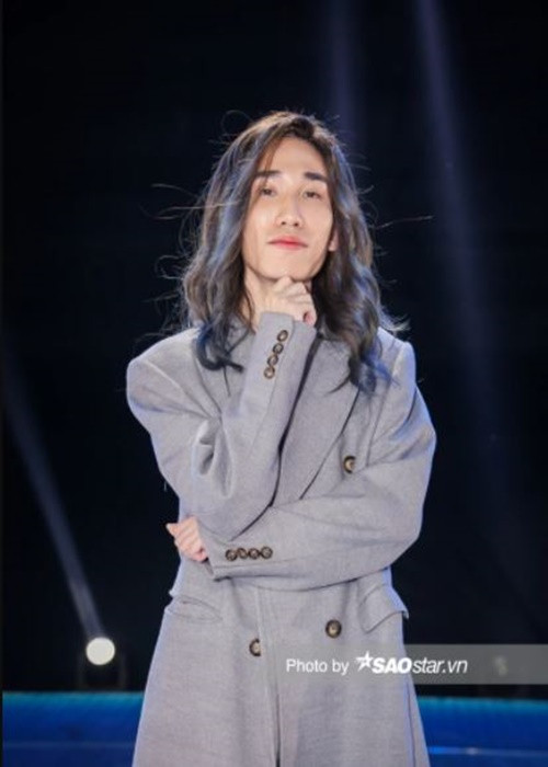 Một ca khúc của rapper Chị Cả đang khiến nhiều khán giả bức xúc bởi ca từ dung tục, cổ súy chuyện loạn luân sai trái. Giữa ồn ào, nam rapper vừa lên tiếng xin lỗi khán giả. Ảnh: Saostar