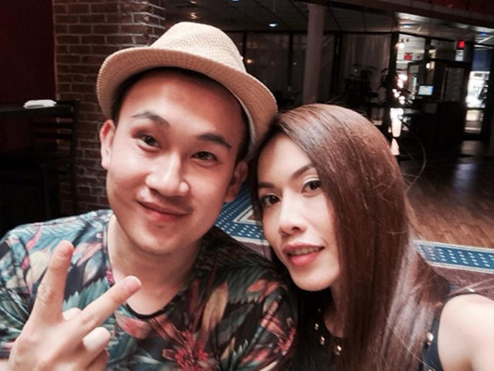 Dương Triệu Vũ từng chia sẻ, Hoài Linh không ủng hộ anh và chị gái Phương Trang theo nghiệp hát. "Anh Linh cũng không ủng hộ chị Trang đâu. Anh gắn bó với nghề nên anh hiểu nghề bạc như thế nào”, Dương Triệu Vũ cho hay. Ảnh: Zing