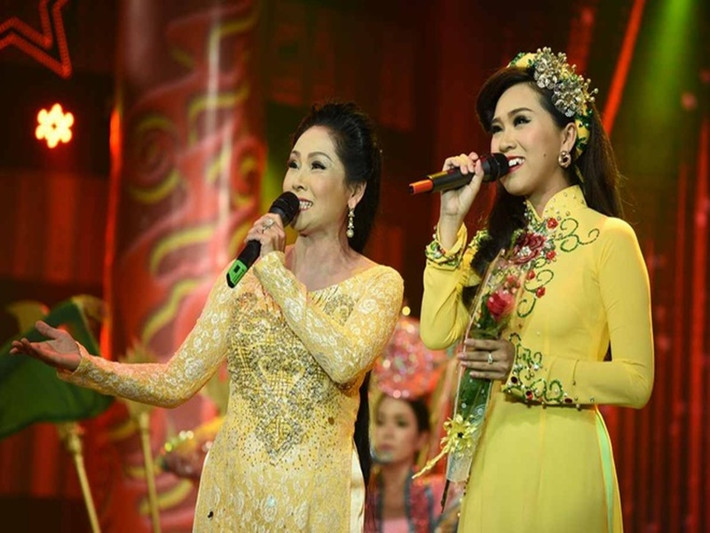 Em gái Vũ Linh chia tay Quang Minh sau khi phát hiện ông đã có con riêng. Lúc Hồng Nhung ly hôn, con gái của bà - Hồng Phượng mới được 2 tuổi. Ảnh: Zing.