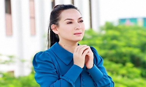 Hơn 1 tháng nay, Phi Nhung mắc COVID-19. Bệnh tình của cô vẫn khiến gia đình, đồng nghiệp rất lo lắng. Trước khi mắc bệnh, Phi Nhung có không ít nỗi buồn, trong đó chuyện tình duyên lận đận. Ảnh: Vietnamnet
