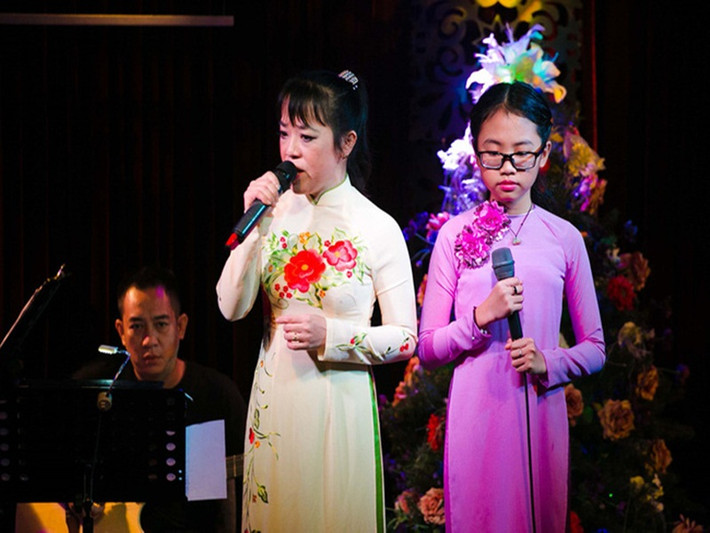 "Một tháng Chi cảm thấy khá là đau buồn vì mình mất đi 2 người thân. Đó cũng là một áp lực tâm lý lớn dành cho gia đình Chi nhưng Chi đã cố gắng động viên cả nhà để mọi người có một tinh thần tốt nhất vượt qua dịch bệnh”, Phương Mỹ Chi tâm sự.