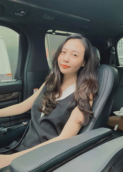Sau khi kết hôn, nữ ca sĩ gốc Tày không trở lại showbiz đúng như lời chia sẻ.