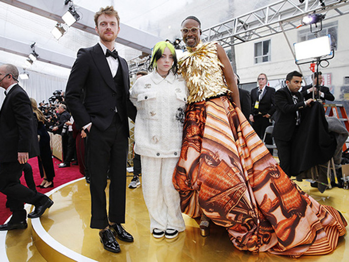 Tại lễ trao giải Oscar 2020, Billy Porter "chặt chém" nhiều ngôi sao trong đó có Billie Eilish.