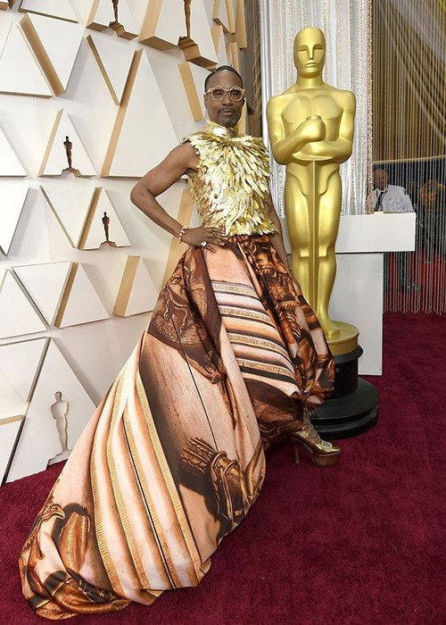 Thảm đỏ lễ trao giải Oscar 2020 gây chú ý bởi màn đọ váy áo của các ngôi sao. Trong đó, sự xuất hiện của Billy Porter được khán giả quan tâm nhất.