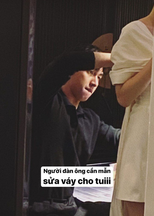 Nàng á hậu từng khoe được bạn trai sửa váy, chỉnh giày.