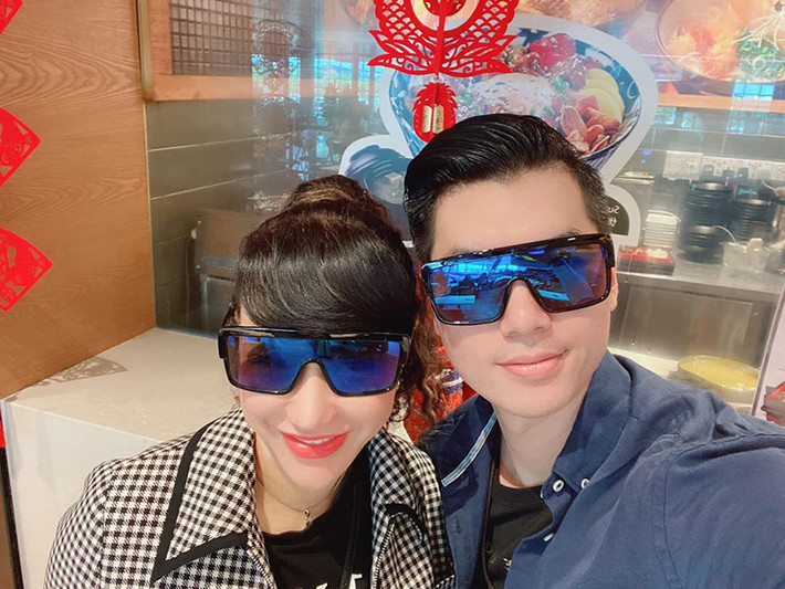 Cặp đôi lệch tuổi hiện có tổ ấm vô cùng hạnh phúc.