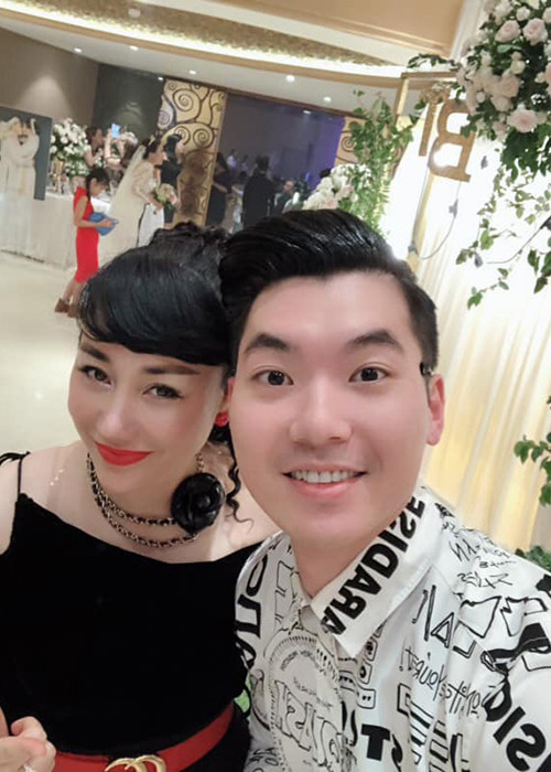 Gắn bó với nữ doanh nhân từng kết hôn và có con riêng, Trương Nam Thành đối mặt với dị nghị, điều tiếng. Tuy nhiên, anh tỏ ra không mấy quan tâm đến những lời bàn tán.