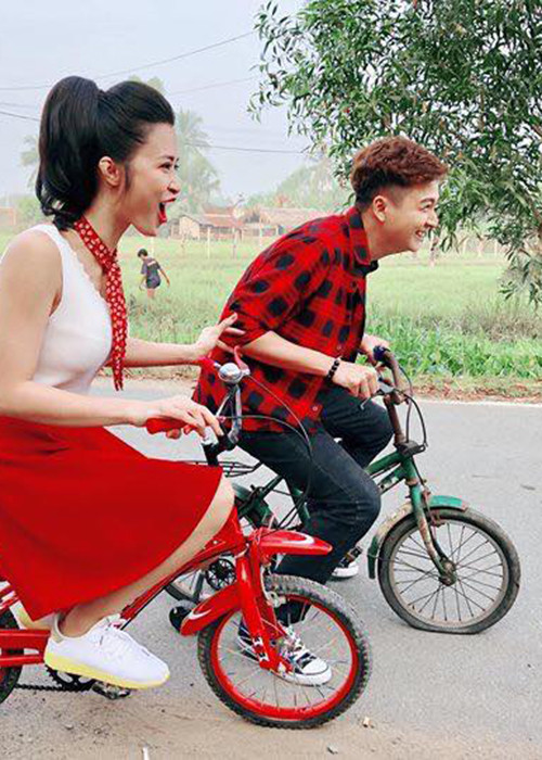 Ngô Kiến Huy - Đông Nhi đua xe đạp là một trong những tin tức sao Việt trong ngày 14/12.
