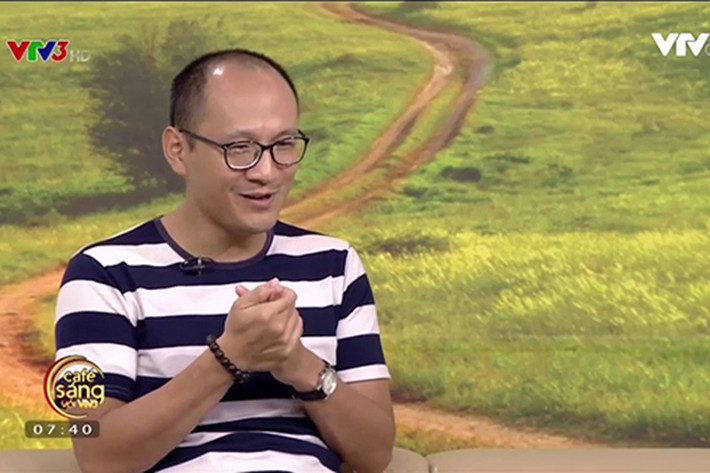 Phan Đăng thường xuyên được các kênh truyền hình mời làm khách mời trong các chương trình bóng đá. Ảnh: VTV