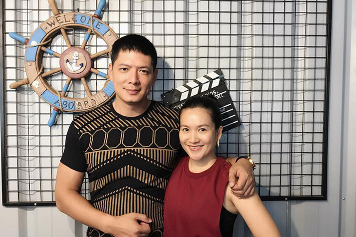 Anh Thơ còn khẳng định gia đình cô vẫn bình thường, Bình Minh đưa đón con gái đi học và còn gửi hình ảnh cho cô. Bày tỏ sự tin tưởng với người bạn đời, Anh Thơ khiến nhiều người phải nể phục. Nhiều người cho rằng chính động thái của Anh Thơ một phần giúp ồn ào của Bình Minh lắng xuống.