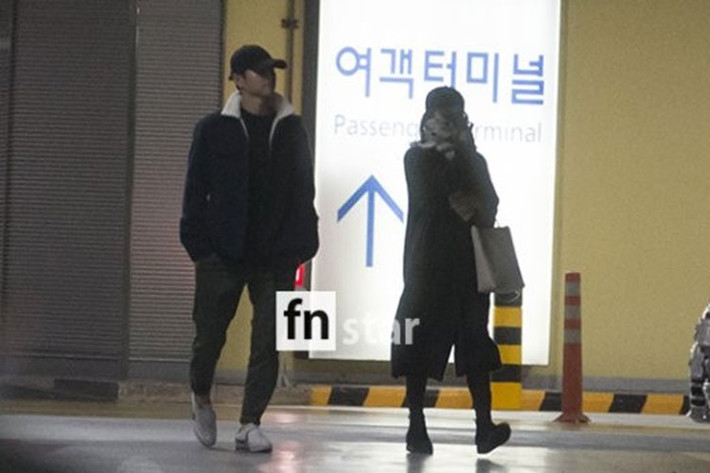 Trước đó, vào ngày 17/11/2017, Song Joong Ki và Song Hye Kyo trở về Hàn Quốc sau tuần trăng mật tại châu Âu. Ảnh: FN
