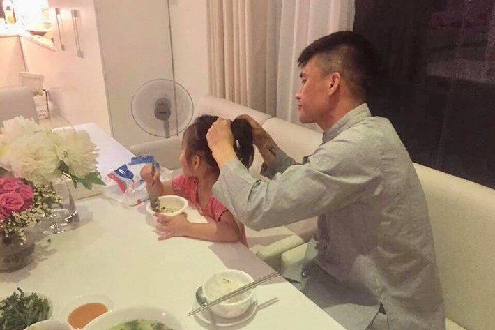 Là con gái của cặp đôi nổi tiếng nên bé Bánh Gạo luôn nhận được sự quan tâm của dư luận.
