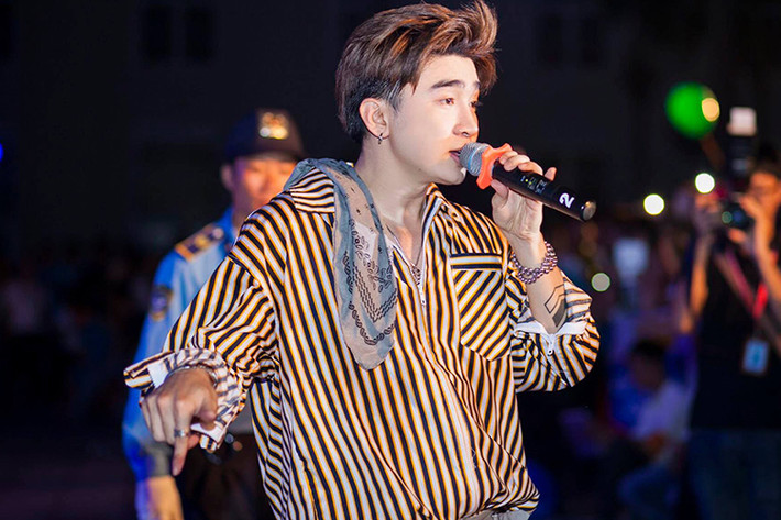 Sau bản hit đình đám “Mất trí nhớ”, Chi Dân ngày càng nổi tiếng trong vai trò ca sĩ kiêm nhạc sĩ.
