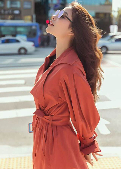 Phạm Hương tâm sự: “Rồi sẽ đi qua những ngày đông lạnh giá”.