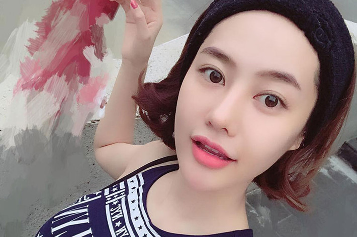 Linh Chi tự tin xuất hiện với gương mặt ít son phấn.