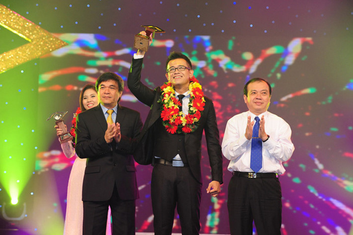 Sinh năm 1987, Đức Bảo bắt đầu làm MC sau khi đoạt giải Cánh Én Vàng năm 2013. Ảnh: Gia đình và xã hội