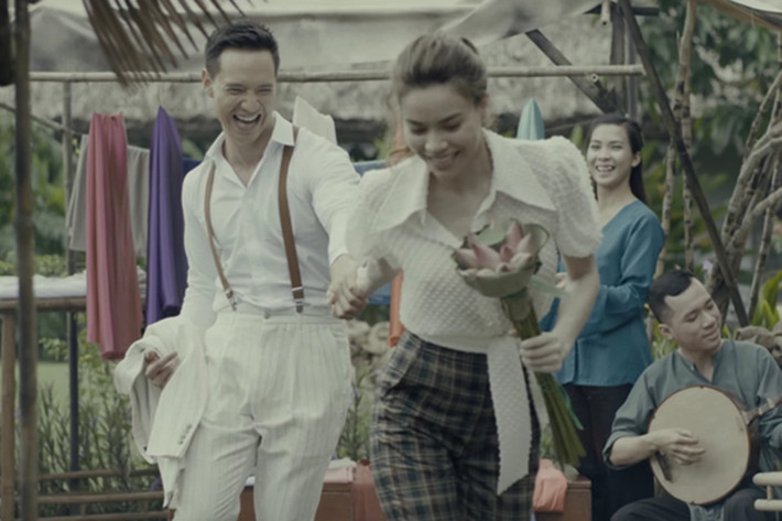 Diễn vô cùng ăn ý trong MV, Kim Lý và Hồ Ngọc Hà vướng nghi vấn tình cảm. Ảnh: Vietnamnet