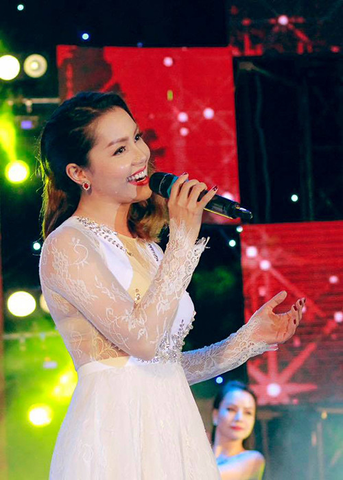 Ngọc Anh gây chú ý sau khi đoạt giải nhì Sao mai 2005, top 5 Sao mai điểm hẹn 2006. Trước đó, cô giành không ít giải thưởng về ca hát.