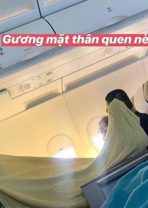 Mỹ Tâm và Mai Tài Phến gần đây vướng nghi vấn lộ ảnh đi du lịch, đắp chung chăn trên máy bay. Phía Mai Tài Phến giữ im lặng trong khi Mỹ Tâm đăng tải chia sẻ đầy ẩn ý.