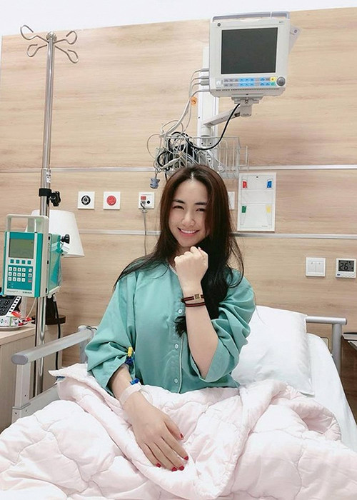 Gần đây, Hòa Minzy bất ngờ trở lại sau thời gian ở ẩn và chia sẻ lý do cô không đi hát là vì cô phải điều trị bệnh xoang.