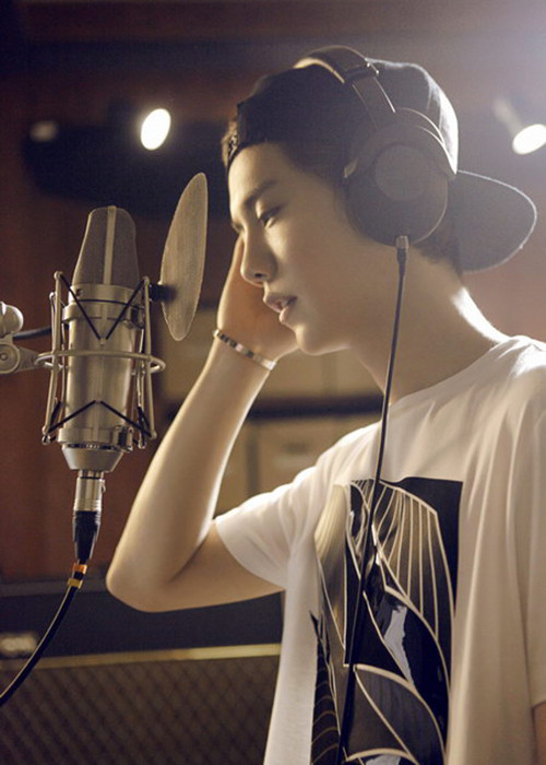Luhan cũng gặp hái thành công trong lĩnh vực âm nhạc. Năm 2015, anh vinh dự trở thành nghệ sĩ đại lục đầu tiên nhận danh hiệu đĩa bạch kim với album “Reloaded” bán được 1 triệu bản. Ảnh: Soompi