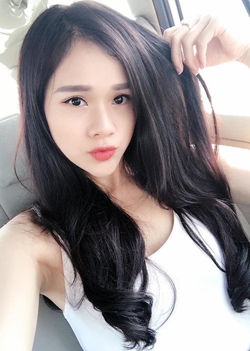 Với tính tình vui vẻ và hài hước, người đẹp 9x thường được gia đình và bạn bè gọi là “Trang Gala”. Ảnh: FBNV