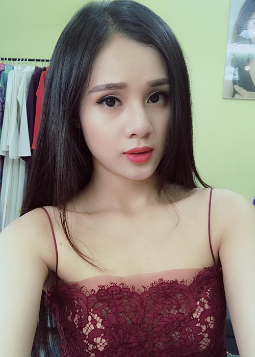 Huyền Trang hiện là sinh viên khoa Luật Kinh tế, trường Đại học Thành Đông (Hà Nội). Cô sinh năm 1996, đến từ Hạ Long, Quảng Ninh. Ảnh: FBNV