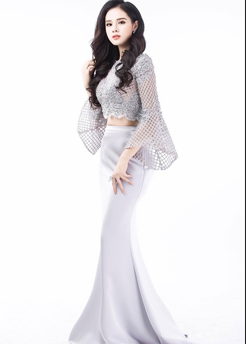 Huyền Trang cho hay: “Em thấy như chị Phạm Hương bây giờ có rất nhiều show quảng cáo lớn, đi sự kiện rất nhiều. Em rất ngưỡng mộ. Tất nhiên, sau những cái đấy là kiếm được rất nhiều tiền”. Ảnh: FBNV