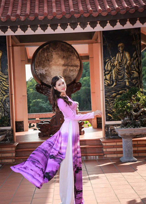 Huyền Trang từng lọt top 5 cuộc thi Người đẹp Hạ Long 2016 và giành giải phụ Người đẹp biển tại cuộc thi Hoa hậu Biển Việt Nam 2016. Ảnh: FBNV