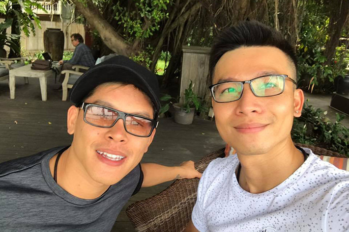 John Huy Trần và người yêu bên nhau đã được 9 năm. Cặp đôi cũng đã ra mắt hai bên gia đình và nhận được sự ủng hộ của người thân. Ảnh: FBNV