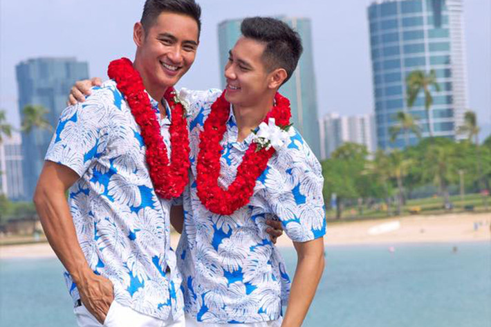 Sau một thời gian hẹn hò, Hồ Vĩnh Khoa và người yêu đồng tính quyết định làm đám cưới. Hôn lễ của cặp đôi vừa diễn ra ở Hawaii (Mỹ ) - nơi Rhonee Rojas sinh sống. Ảnh: FBNV