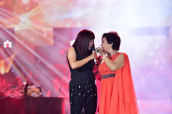 Nói về cái ôm với Siu Black, Phương Thanh cho rằng đó là “vì hoàn cảnh” còn ngoài đời không dễ, nhưng Siu Black lại khẳng định cả hai là chị em thân thiết. Ảnh: Zing