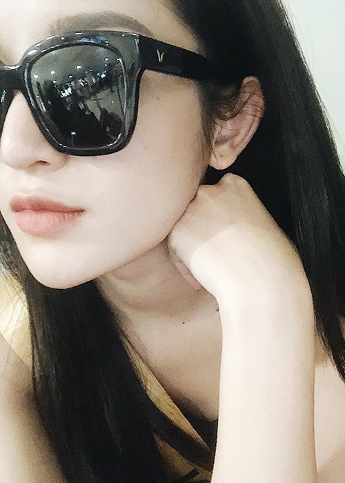 Á hậu Huyền My chia sẻ: “Lâu rồi mới đủ tự tin selfie 1 tấm”.