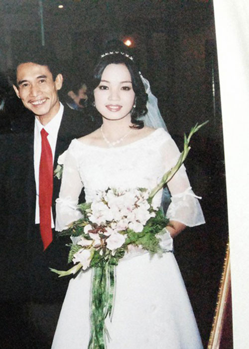 Diễn viên Phú Đôn sinh năm 1960. Anh từng đóng các bộ phim: “Bão qua làng”, “Ma làng”, “Bỏ vợ”... Mãi mê với sự nghiệp, năm 45 tuổi, Phú Đôn mới lập gia đình.