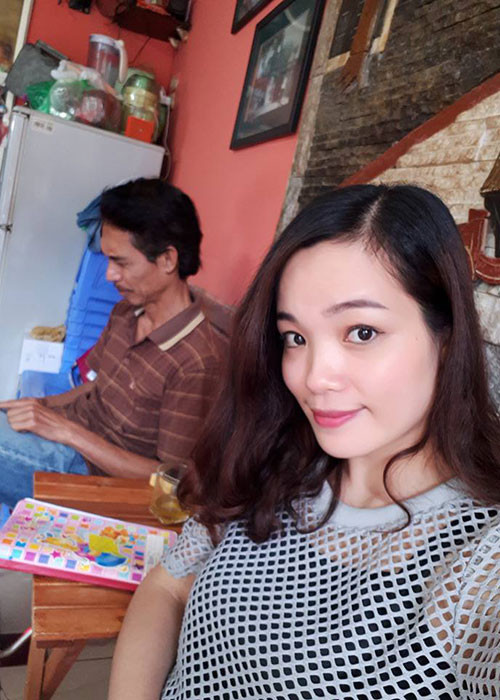 Nam diễn viên phim “Bão qua làng” không cảm thấy áp lực khi lấy vợ trẻ. Cả hai yêu thương nhau, biết lựa nhau và sống hết mình vì gia đình.
