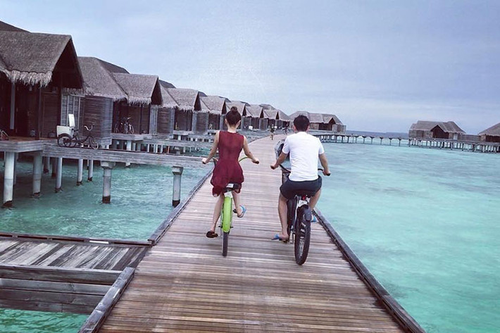 Ngọc Duyên khoe ảnh đạp xe cùng bạn trai ở Maldives là một trong những tin tức sao Việt trong ngày 4/10.
