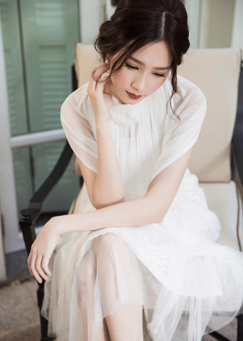 Từ khi bước chân vào showbiz, Đặng Thu Thảo rất cẩn trọng lời nói cũng như hình ảnh của bản thân trước công chúng. Ảnh: FBNV