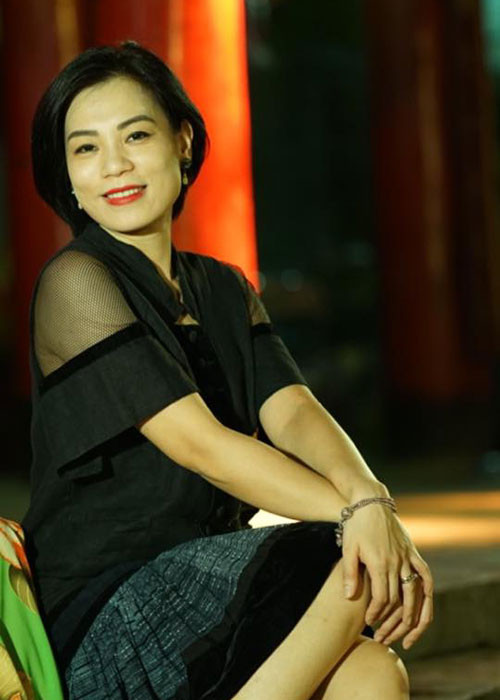 Vợ Xuân Bắc tươi rói sau thời gian gây ồn ào.